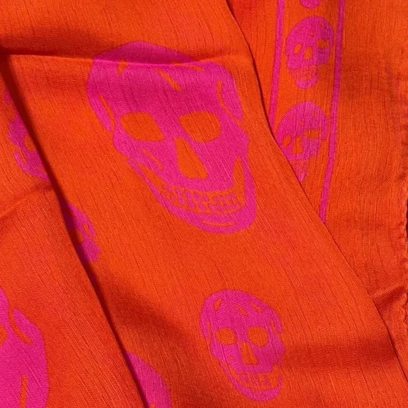 Authentic NEW Alexander McQueen Skull Motif Silk Scarf Bright Orange & Pink - Picture 8 of 9